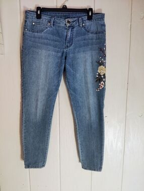 Jennifer Lopez, Skinny Ankle Stretch Jeans with Floral Embroidery. Size 8